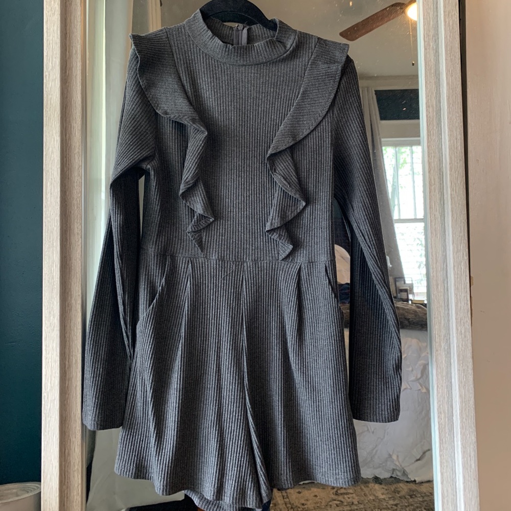Long sleeve gray romper